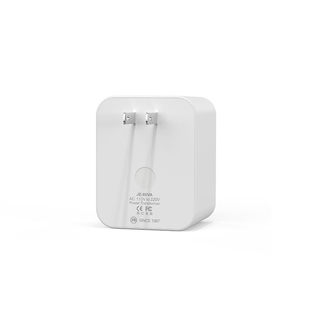 60VA h&ouml;geffektiv sp&auml;nningsomvandlare: One-touch 110V till 220V konvertering, tillverkad av kopparmaterial, IP65 vattent&auml;t, idealisk kraftl&ouml;sning f&ouml;r sm&aring; apparater